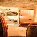 People's Hotel
