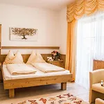 Hotel People's