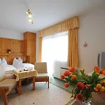 Hotel People's